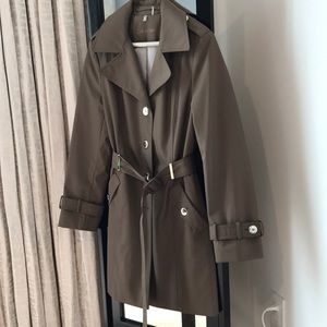 PRICE DROP FRIDAY! Classic Calvin Klein Belted Trench w silver buttons.